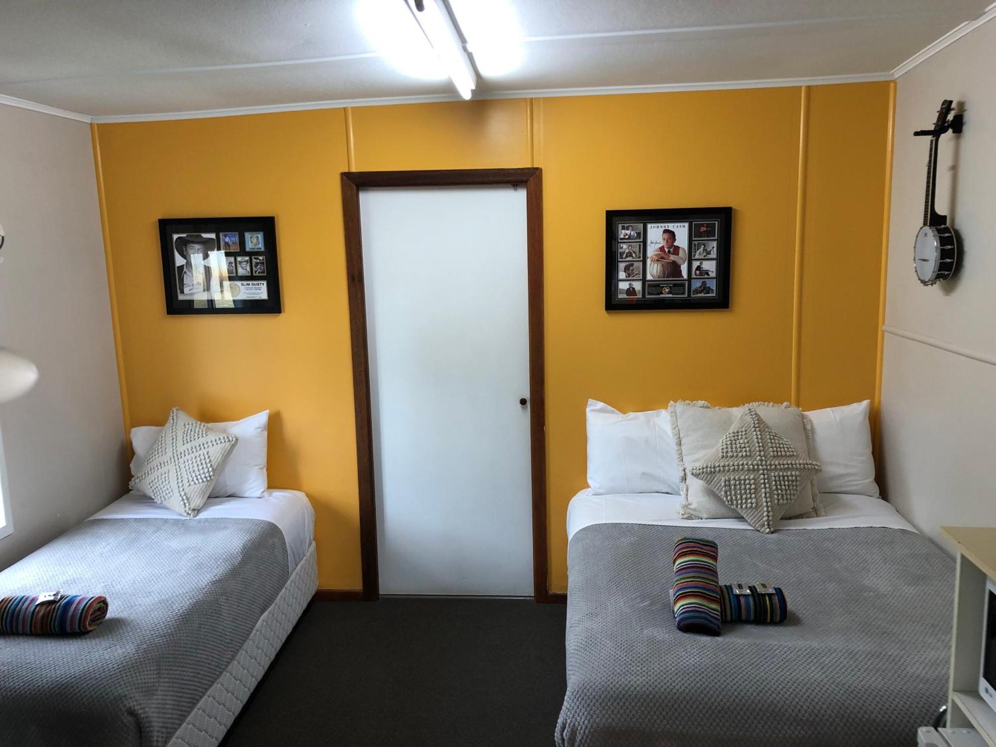 Acacia Motel Чинчила Екстериор снимка
